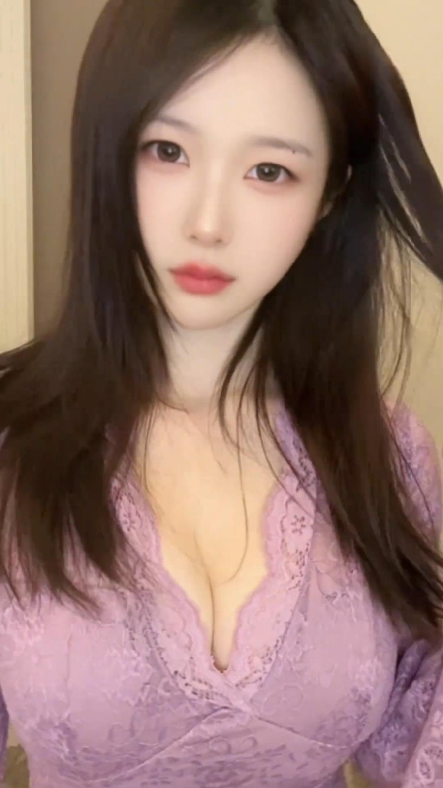 《黑神话》萍萍演员紫衣热舞视频：紫色才最有韵味